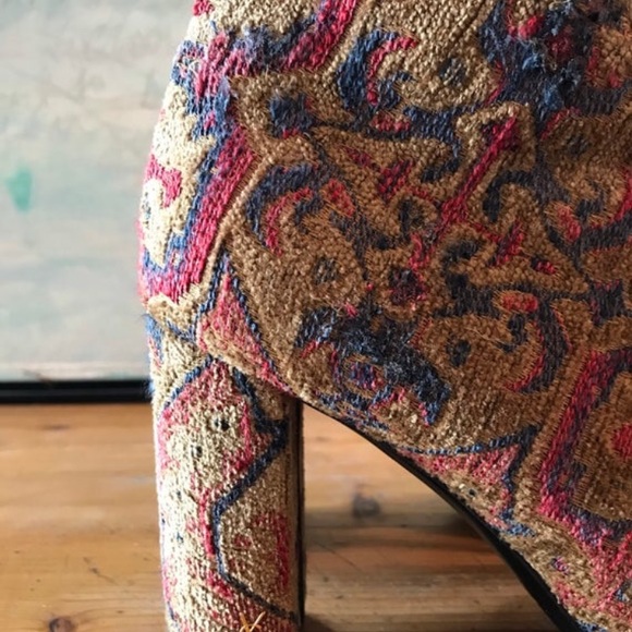 Stunning Yves Saint Laurent Tapestry Boots - Picture 3 of 6